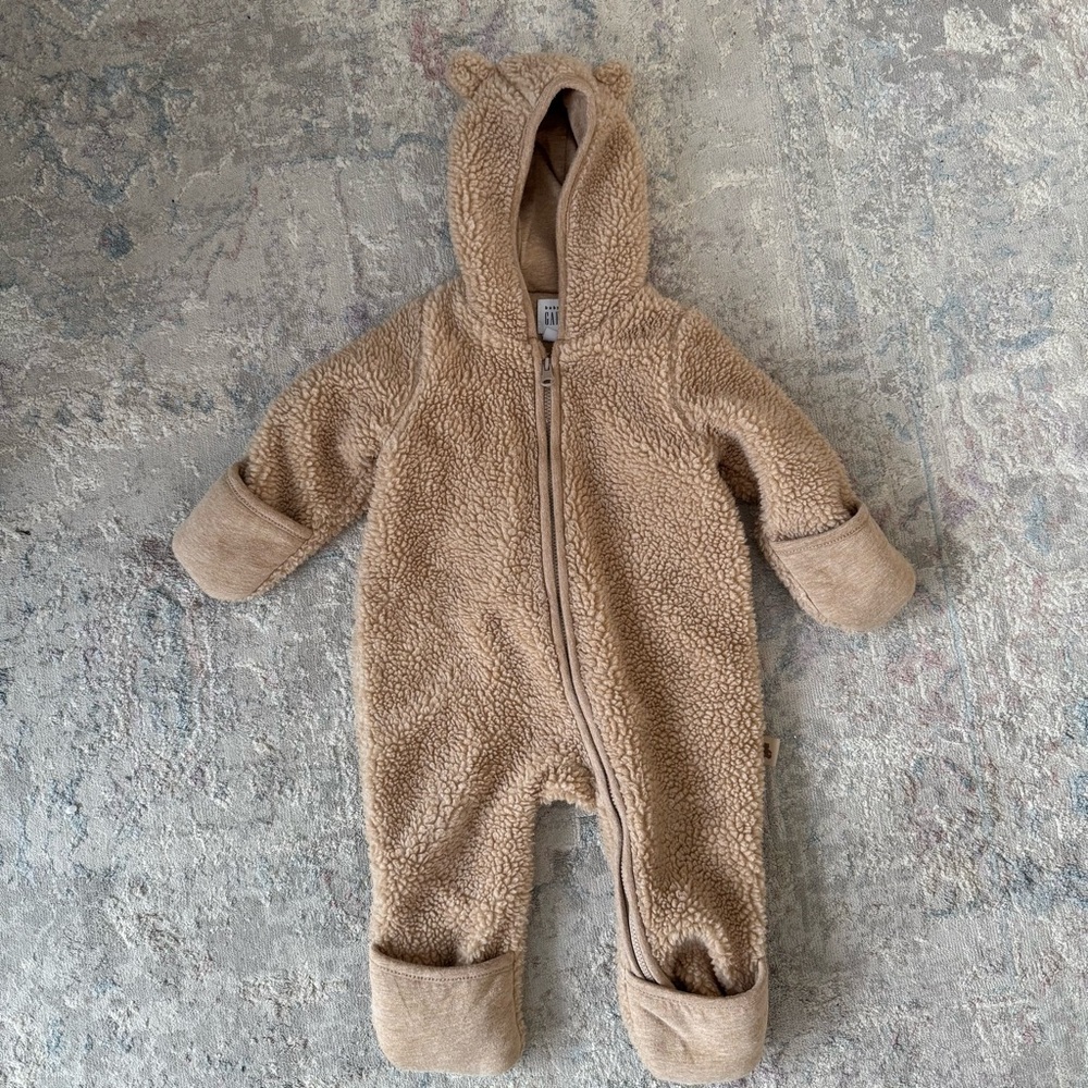 Baby gap 3-6 months Sherpa bunting suit